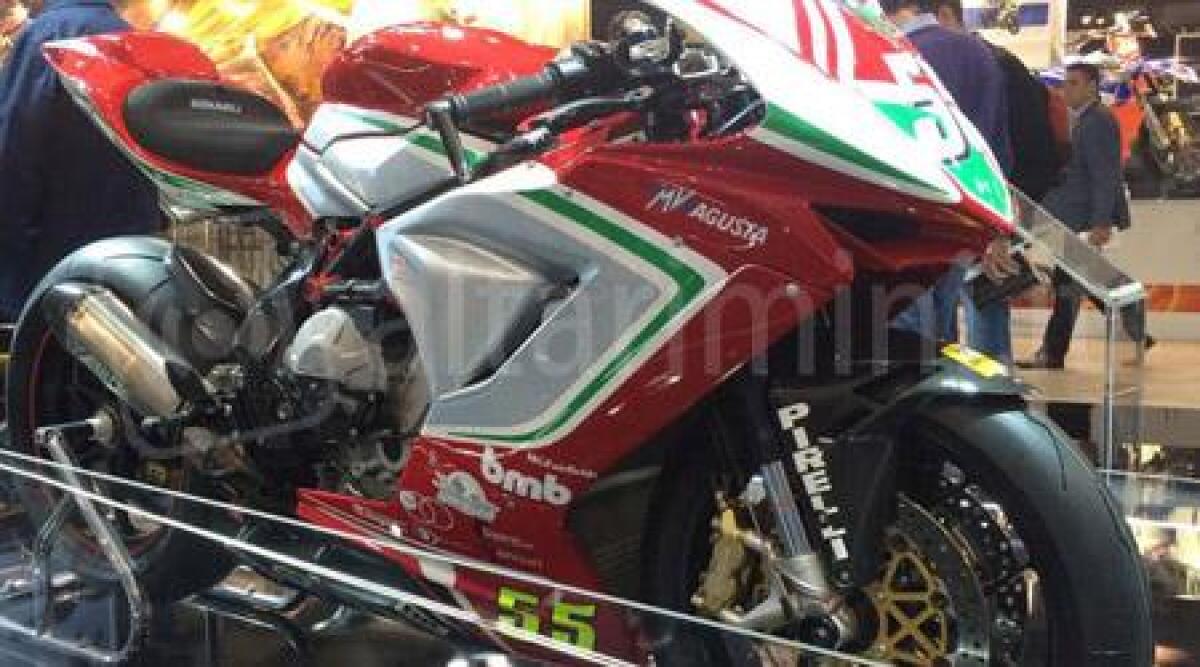 Il campione riminese del Civ, Massimo Roccoli, al salone del motociclo di Milano - 