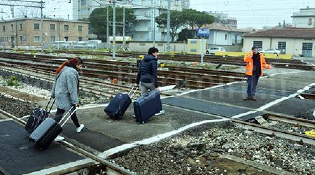 Falso allarme bomba stazione Rimini, quattro treni cancellati e ritardi fino a 60 minuti - 