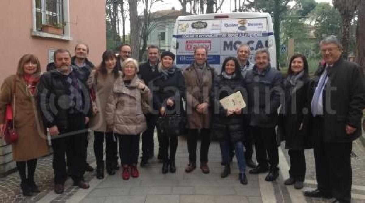Riccione: un pulmino per gli anziani di Residenza Pull&egrave; - 