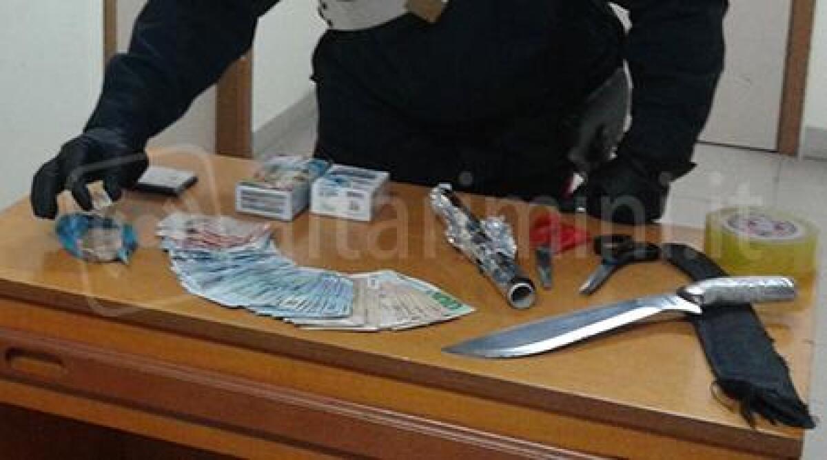 Rimini, arrestata coppia di fidanzati spacciatori. Nella loro casa il market della droga - 