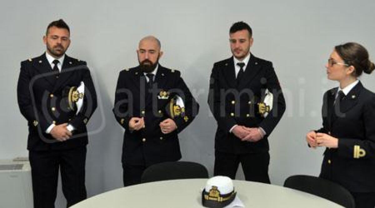 VIDEO: 23enne tenta il suicidio in acqua: salvato da due eroi, Militari della Guardia Costiera - 
