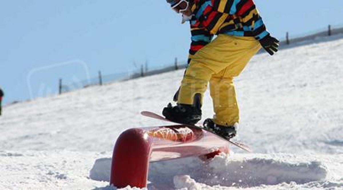 Si scia, neve artificiale sulle piste Carpegna, giovedì impianti aperti in notturna -