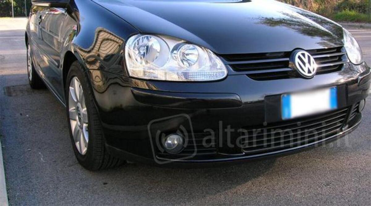 Nasconde cocaina nell'auto del 'rivale in amore' per farlo arrestare, ma sbaglia vettura - 