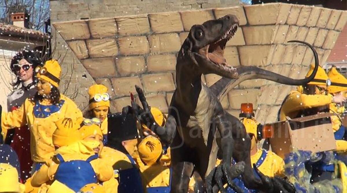 Novafeltria, tutti in piazza in maschera per la sfilata dei carri, Ecco il VIDEO -