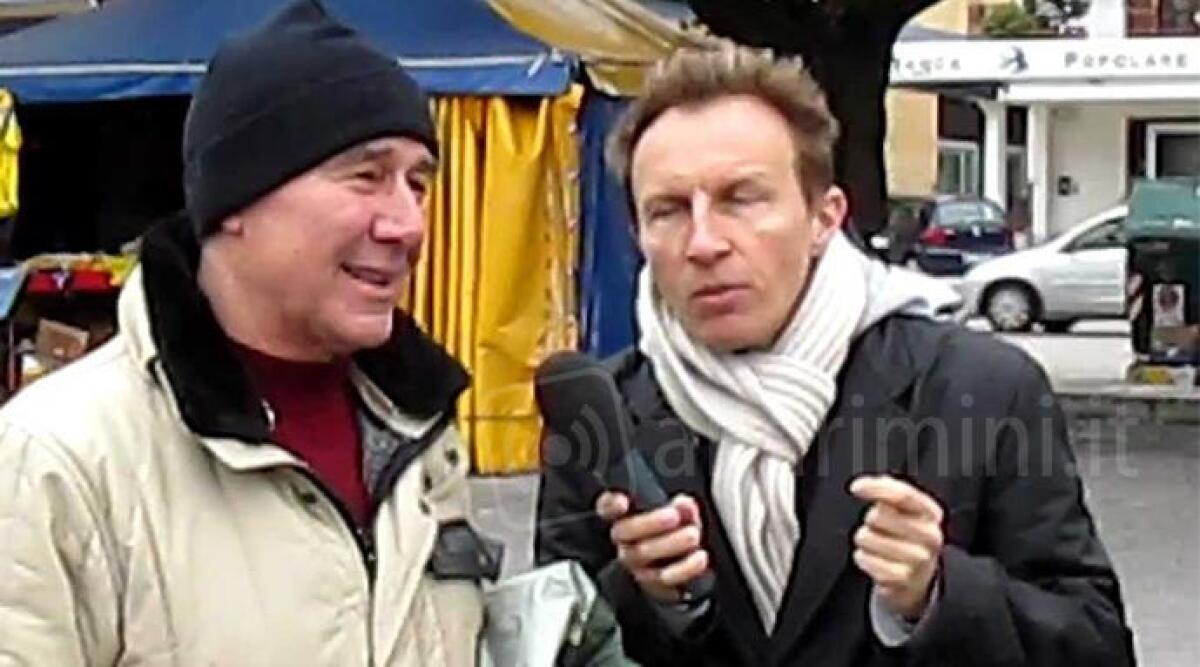 Cristiano Militello per 'Striscia lo striscione' ieri allo stadio Mazzola di Santarcangelo -