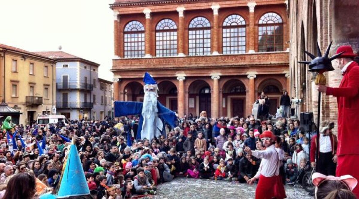 Piazza Cavour teatro di una partita di volley: succeder&agrave; nella festa di Carnevale di Rimini - 