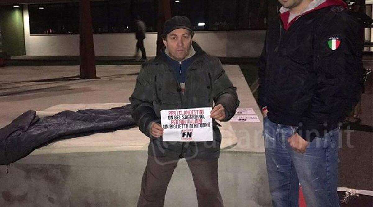 Lui disoccupato, lei invalida: famiglia sfrattata. Forza Nuova protesta davanti municipio Bellaria - 