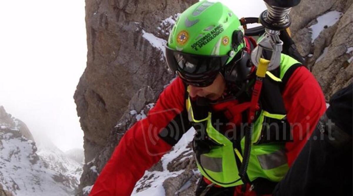 Cade da cascata di ghiaccio, grave 35enne di Rimini. Recuperato da elisoccorso in stato di incoscienza - 