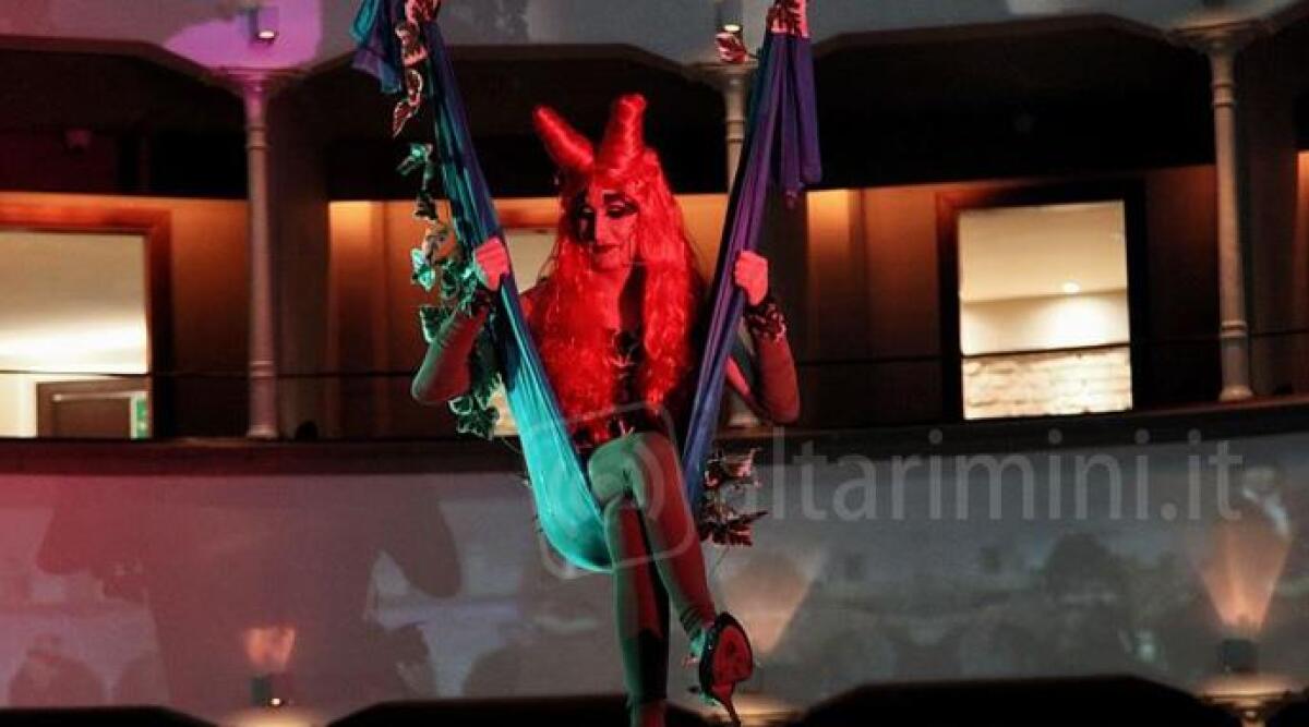 Dal Cocoricò al Foyer teatro Galli di Rimini, carnevale trasgressivo con show del 'Tunga' -