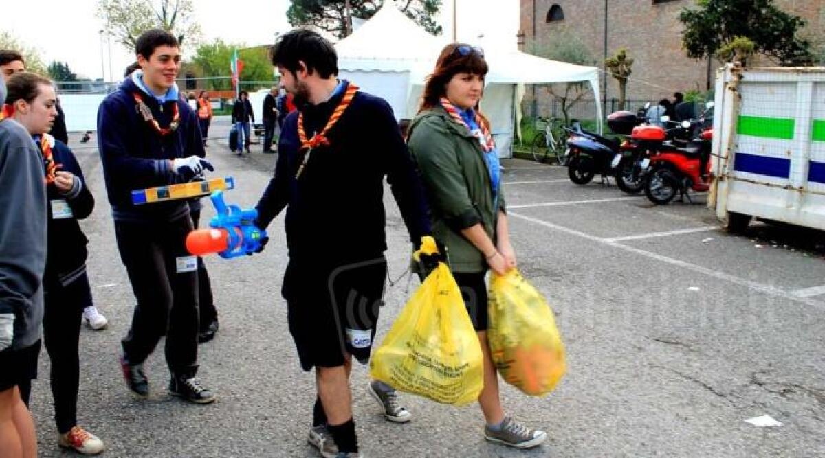 Rimini verso il 36&deg; Campo Lavoro, in distribuzione 165 mila sacchi gialli per 2mila volontari - 