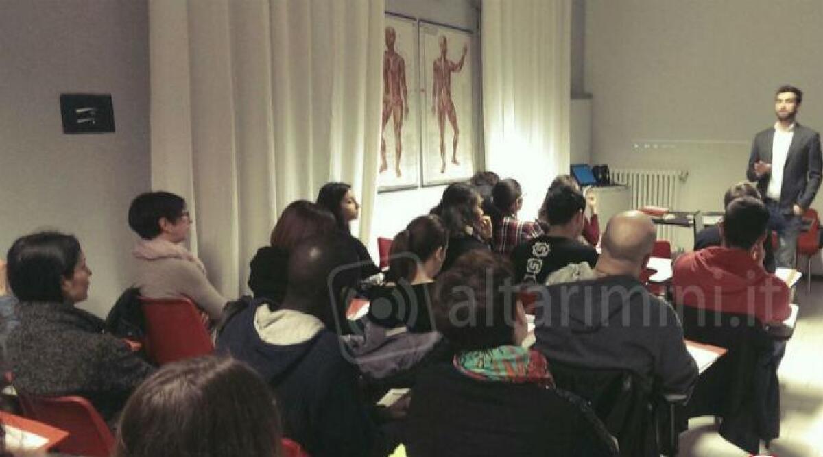 Tanti volontari al corso base della Croce Rossa di Rimini, primo passo per diventare volontari -