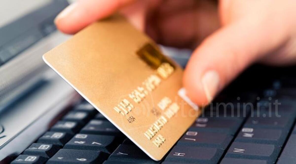 Inserzioni truffa su internet per la casa vacanza a Riccione, si intascavano le caparre: due denunciati - 