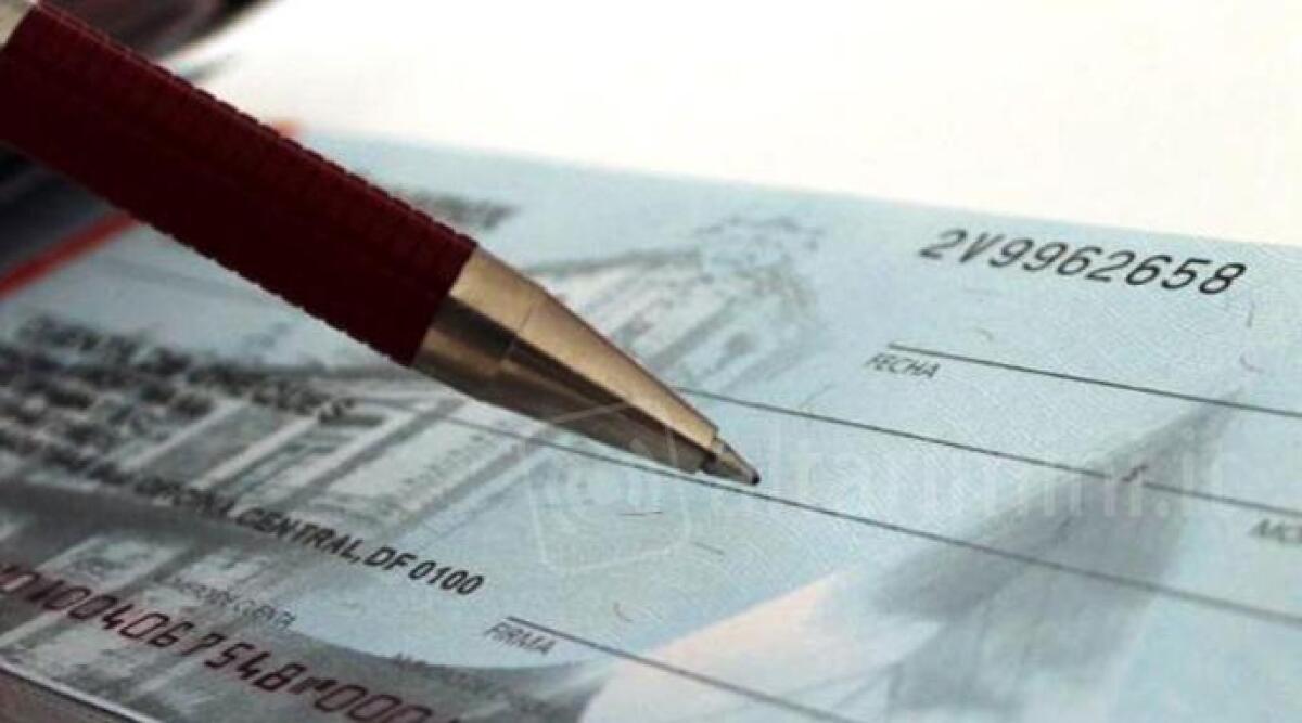 Truffa on-line, venditore 'disonesto' intasca 18.000 euro creando falso assegno da una foto -