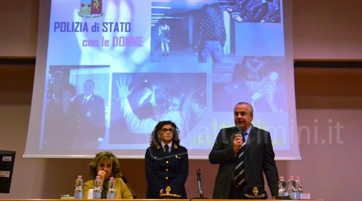 La Polizia con le donne, 200 studenti all'incontro organizzato dalla Questura all'Einaudi di Rimini -