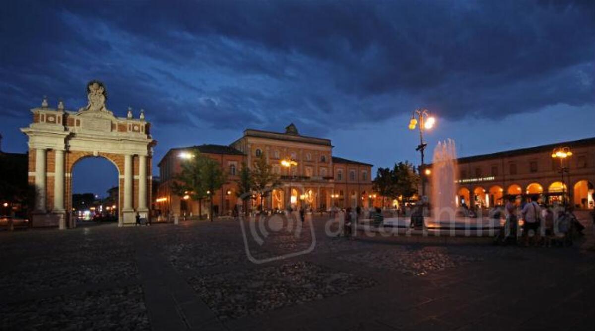 Santarcangelo, nuovo regolamento dehors fa discutere. Fipe Rimini: 'legittima abusivismo' -