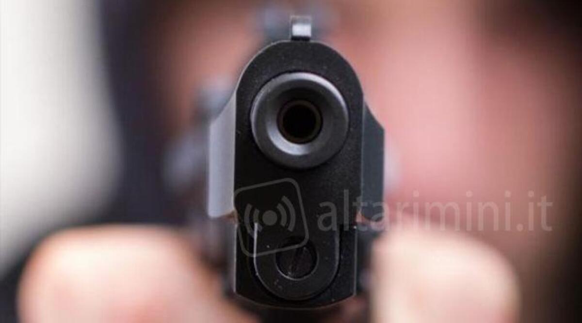 Tent&ograve; di rapinare parrucchiera a Viserba, riconosciuto dalla donna su Facebook e arrestato - 