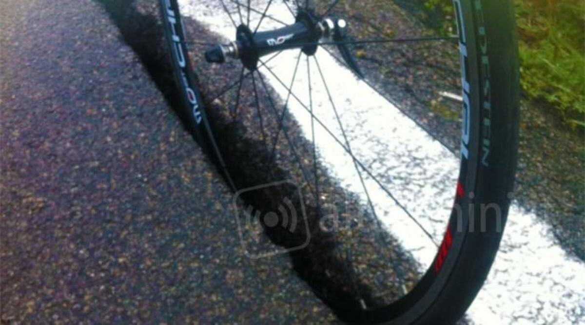 Strade piene di buche, nel riminese &egrave; fuga di cicloturisti. Arrivano le disdette, meglio la Spagna - 