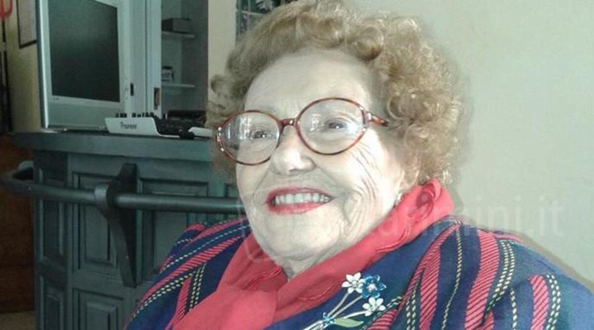 Novafeltria: un violino, un piano e il canto dei bambini per l&rsquo;ultimo saluto a Veronica Cenerelli - 