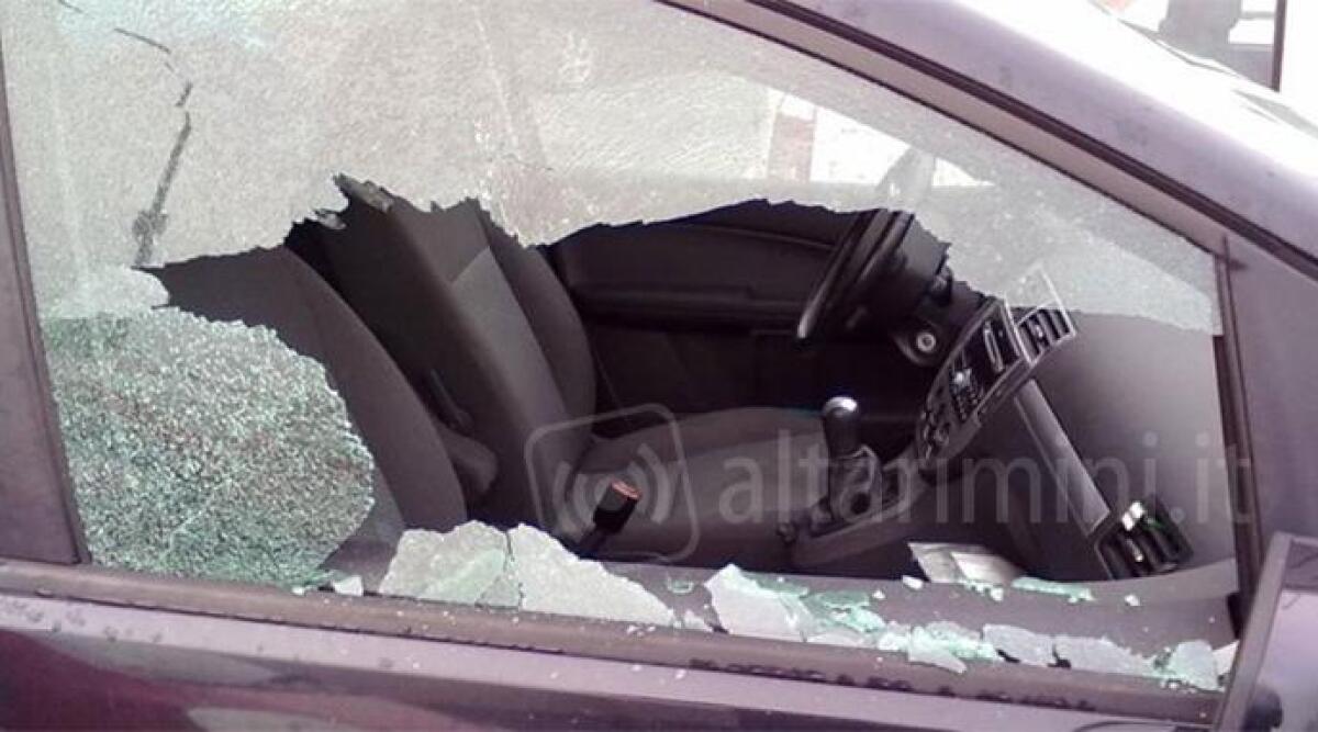 Rimini, magrebino ruba tablet da un'auto in sosta: per il giudice merita di rimanere in carcere - 