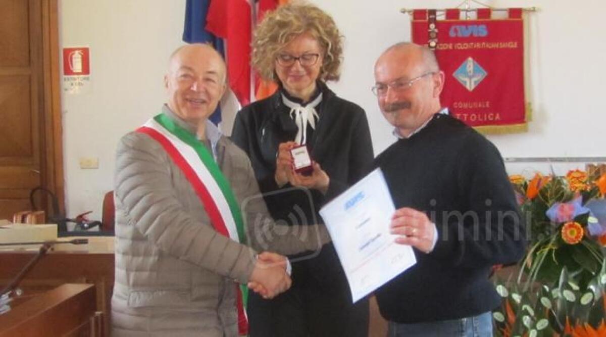 Cattolica premia il socio Avis Danilo Donati, donatore benemerito di sangue per 134 volte -