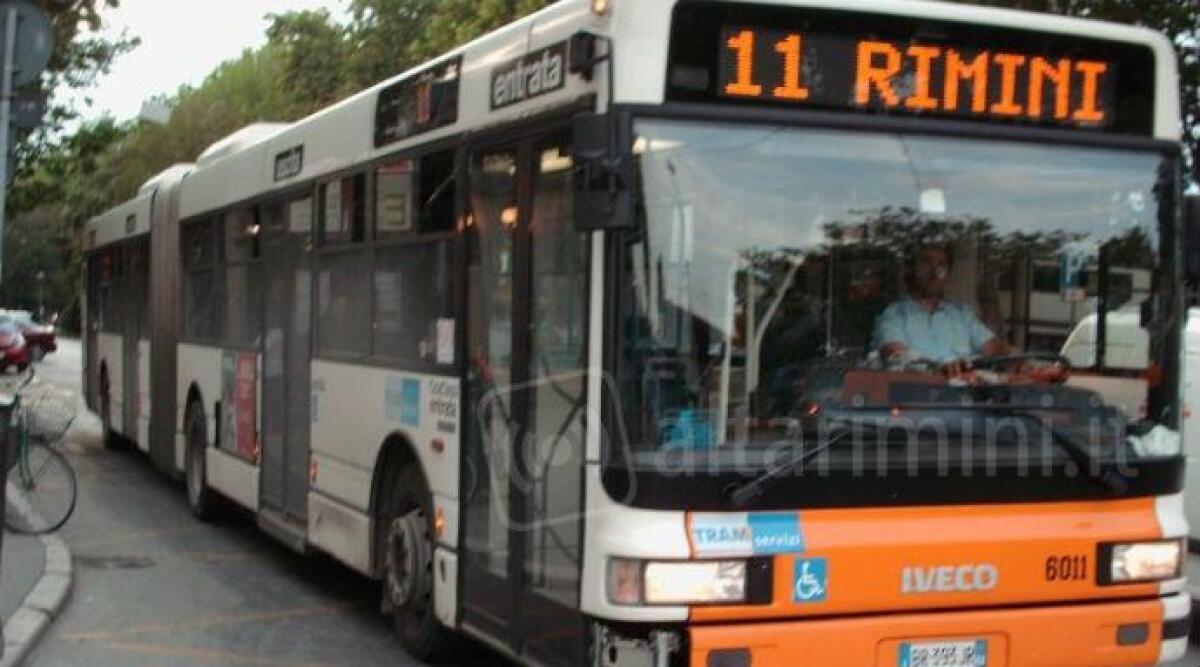 Rimini, informazioni per chi viaggia in autobus: corse e orari biglietteria per ponte 25 aprile - 