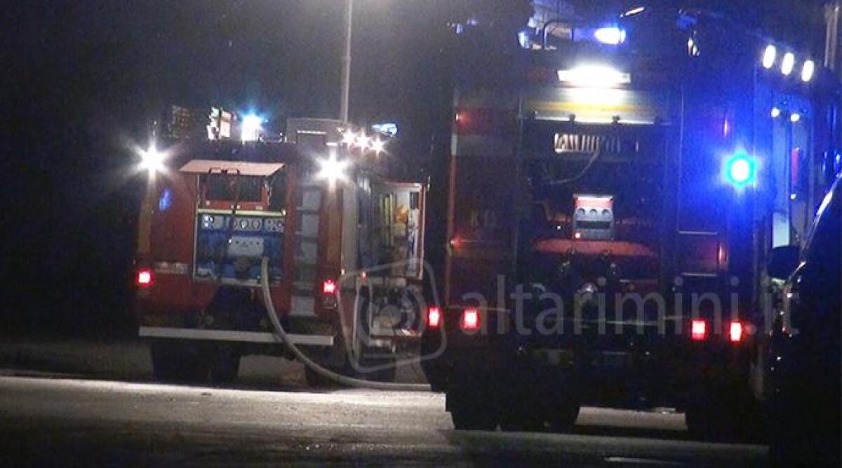Brucia macchinario alla Cartiera Ciacci: tanta paura a Gualdicciolo, Vigili del fuoco anche da Rimini - 