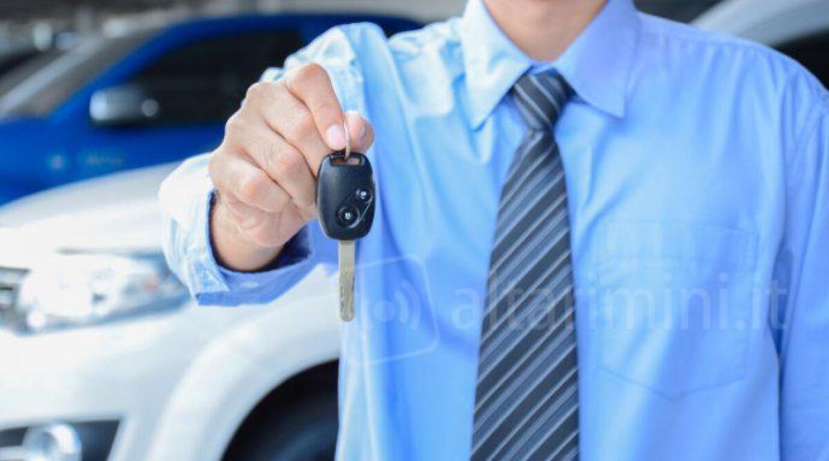 Rimini: finanziamento per l&rsquo;acquisto di un&rsquo;auto con documenti falsi. Caccia al truffatore delle finanziarie - 