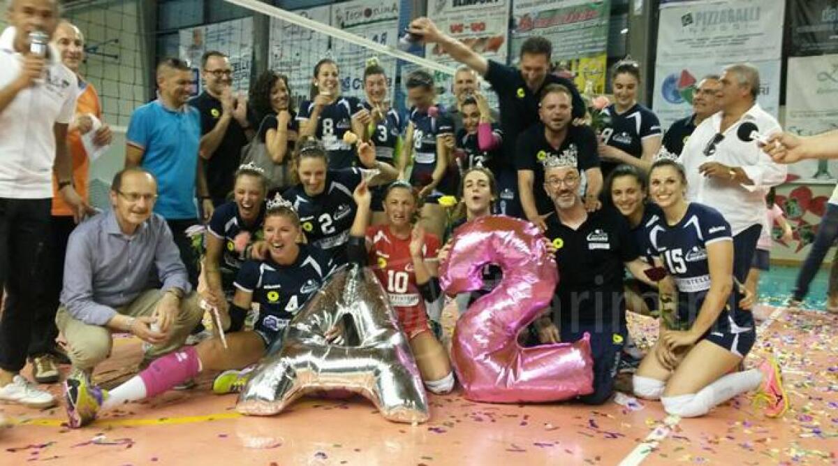 Volley, storica promozione in A2 per le ragazze di Battistelli Marignano, Marsala battuto 3-0 - 