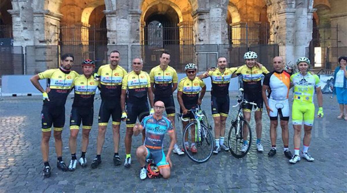 Da Rimini in bici fino a Roma, 'Armata Brancaleone' in viaggio per vedere il Colosseo - 