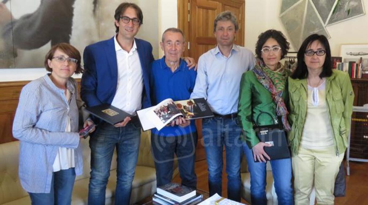 Gian Luigi Rinaldi, storico coach di basket, ricevuto in Comune a Rimini - 