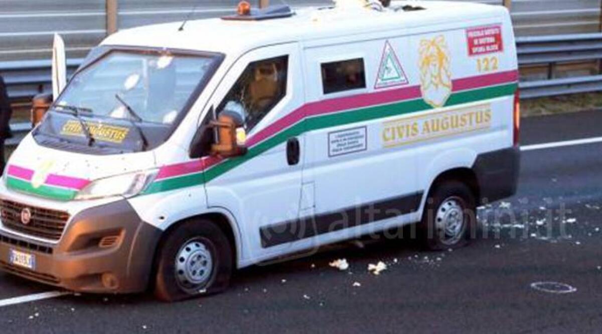Assalto portavalori A14: bottino di 600mila euro. Dopo colpo di luned&igrave; sera si cercano 12 persone - 