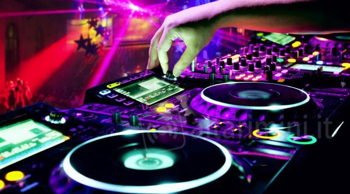 Riccione, il Comune ha deciso: stop musica nei locali del Marano all'una e trenta - 