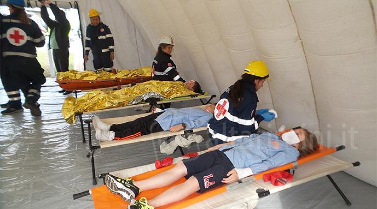 Simulazione terremoto, prove evacuazione d'emergenza alla scuola primaria Casti di Rimini - 