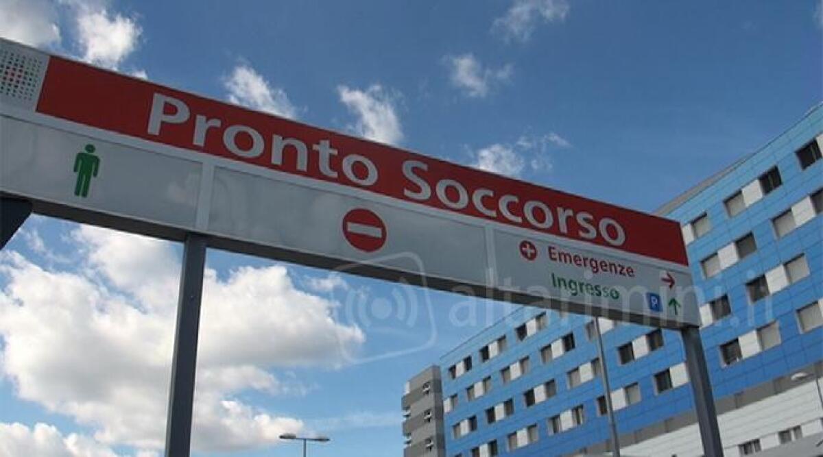 Scontro auto-bici durante le manovre nella rotonda a Torello di San Leo, ciclista finisce in ospedale - Ingresso pronto soccorso dell'ospedale di Rimini ARCHIVIO