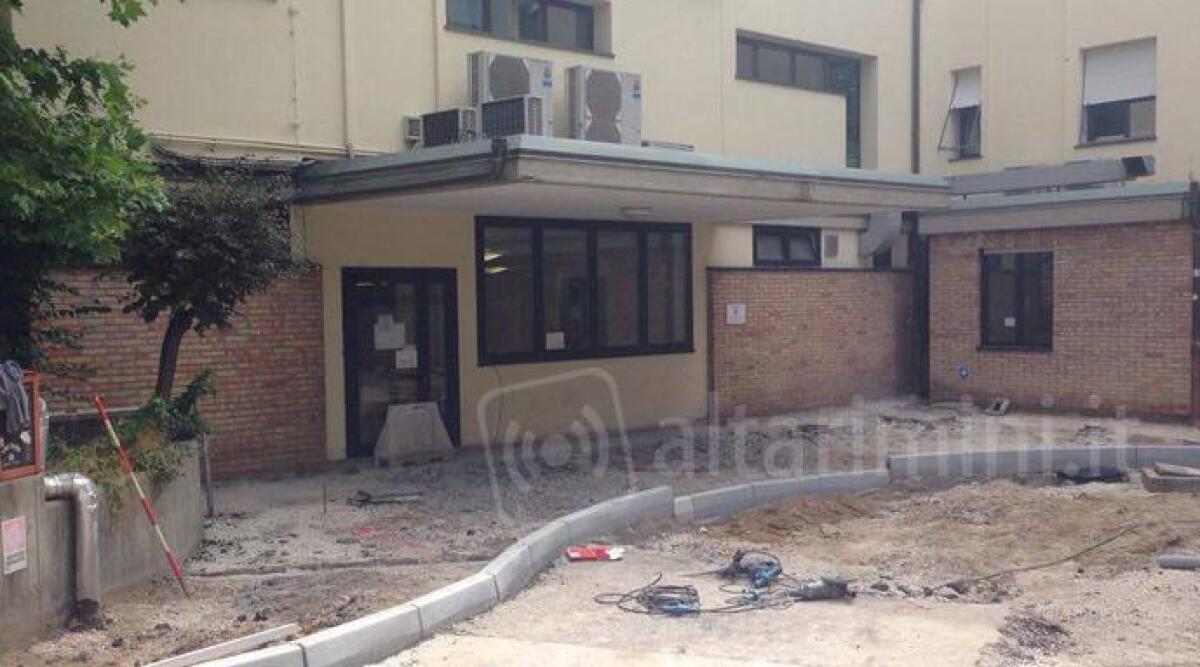 Ospedale Ceccarini, nuova pavimentazione stradale e parcheggi: proseguono i lavori a Riccione - 