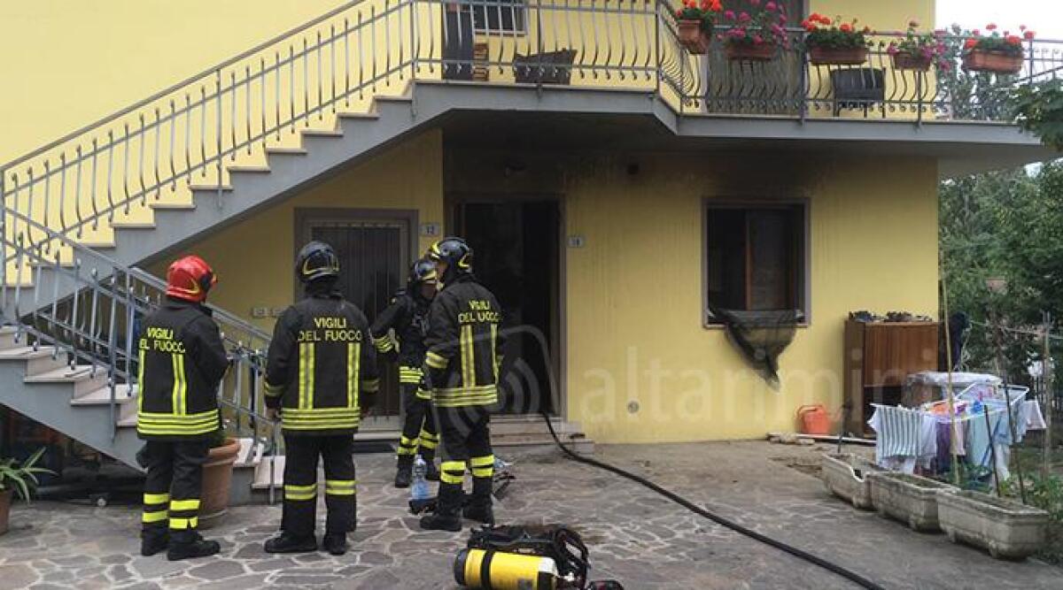 VIDEO: Secchiano di Novafeltria, abitazione va a fuoco. Vasto incendio in via Don Milani - 