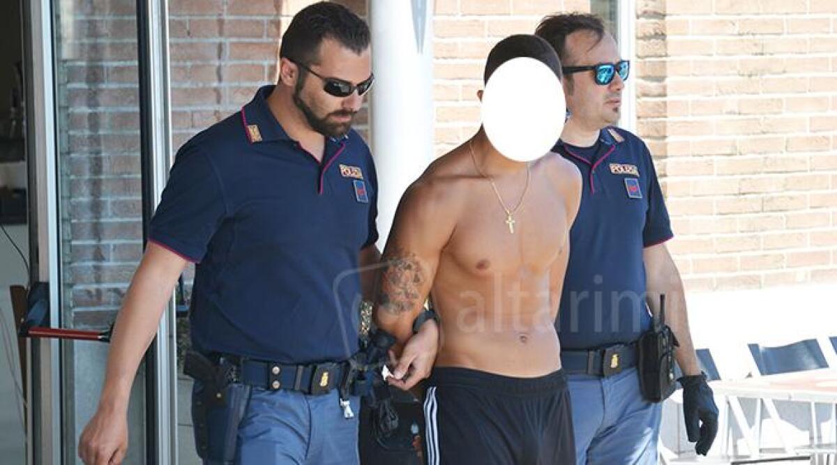 Mostra parti intime a una ragazza mentre prende il sole in spiaggia, patteggia 2 mesi - 