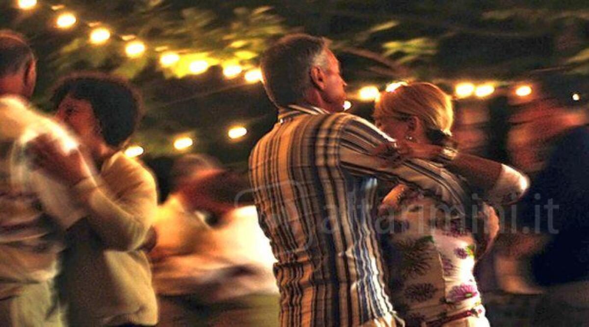 Nella 'Notte del liscio', show all'alba a Bellaria Igea Marina - 