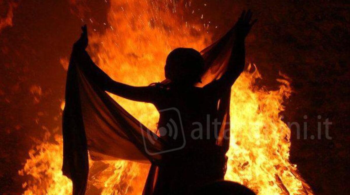Giullari, magiafuoco e falconieri: un tuffo nel medioevo con ‘Mons Cerignonis’ a Monte Cerignone -