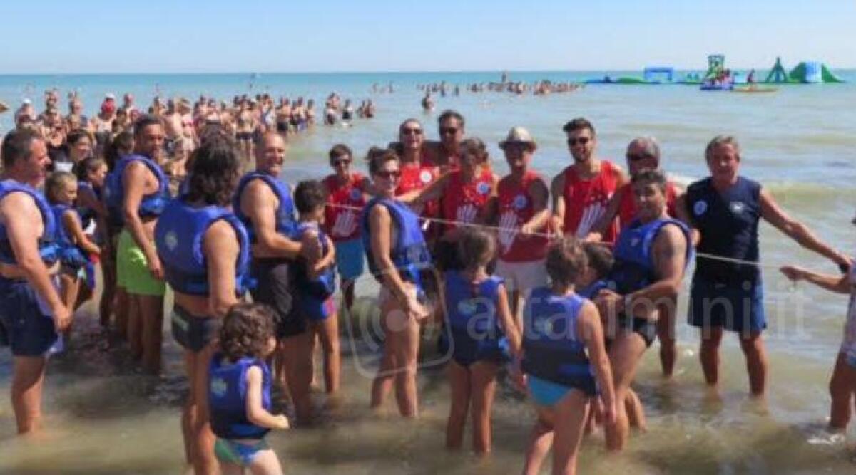 Arriva AmareA a Miramare, inaugurazione con centinaia di persone in coda per il parco acquatico - 