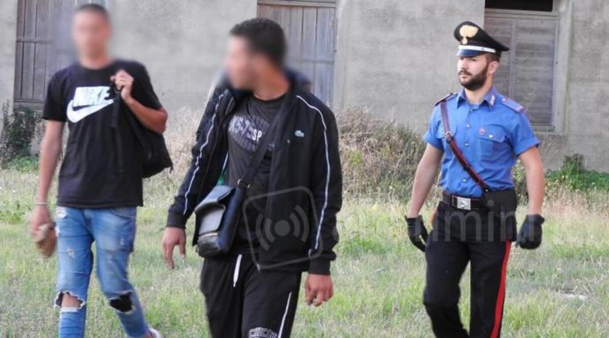 Ex colonie ritrovo di sbandati e balordi, scatta il blitz a Miramare: otto senzatetto denunciati - 