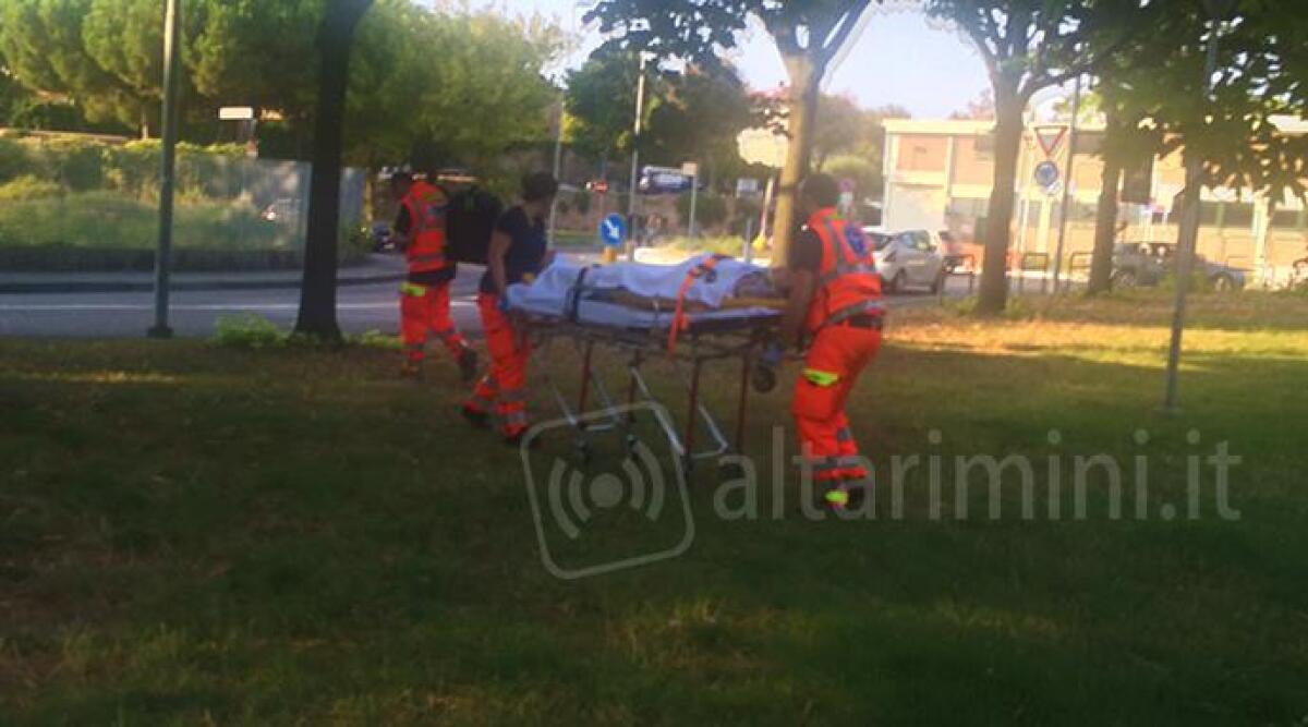 Rimini, si accascia mentre percorre la ciclabile in zona Bramante Donato: donna in coma - 