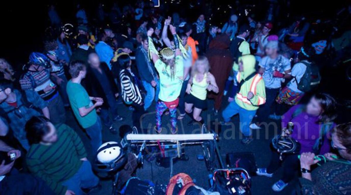 Cattolica, giovani organizzano rave party, blitz della Polizia: sgomberato parco occupato - 