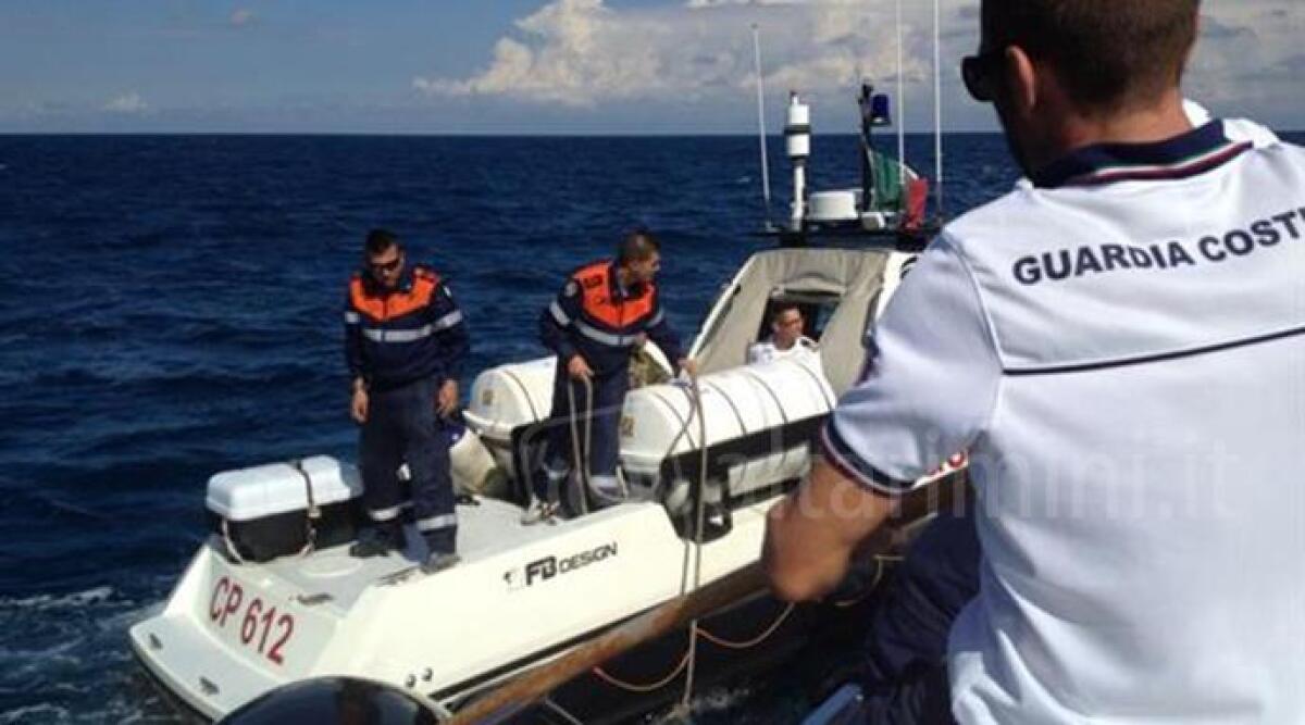 Guardia Costiera soccorre quattro imbarcazioni, messi in salvo anche alcuni bambini - 