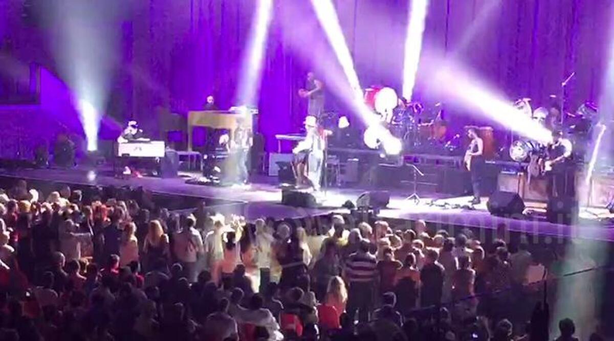 VIDEO: durante il concerto di Zucchero il 105 Stadium di Rimini diventa sala da ballo -
