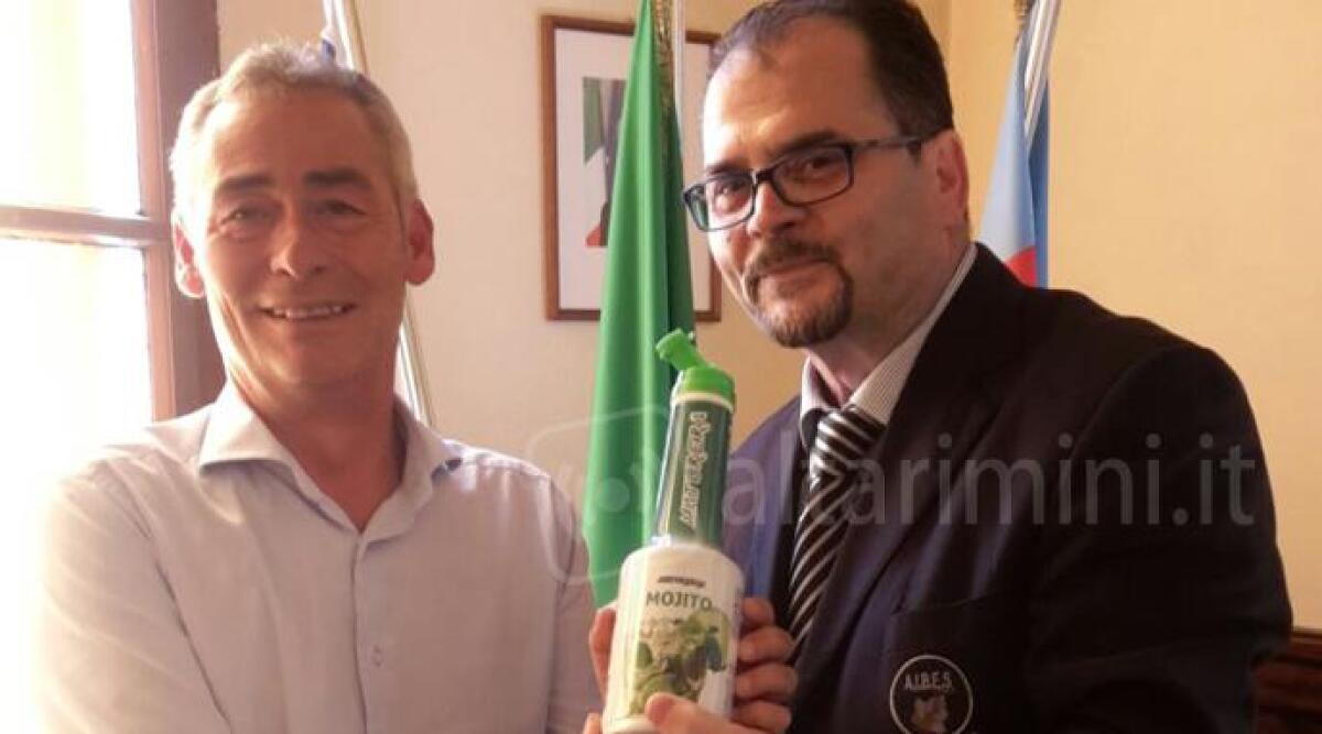 In Piazza 1° Maggio a Cattolica il Mojito più grande del mondo, ricavato devoluto alla Croce Rossa -
