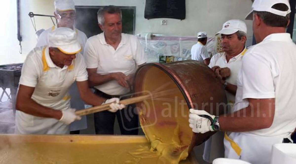 Domenica in giallo a Perticara, sagra della Polenta punta a superare il record di quintali degustati -