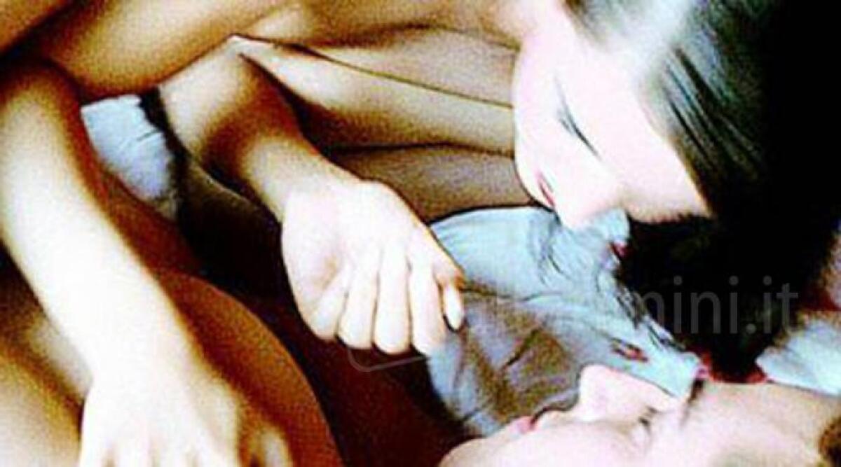 Stupro 17enne, nuovi risvolti: nessuna denuncia. Amiche hanno cercato di aiutarla, la verit&agrave; sul video - 