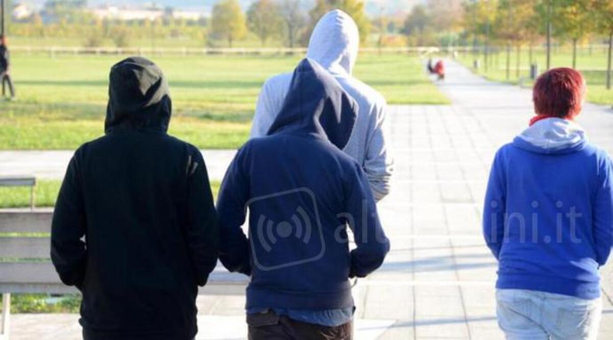 Rimini: ragazzini malmenati e rapinati da banda di piccoli Rom, rubati due iphone e una bicicletta - 