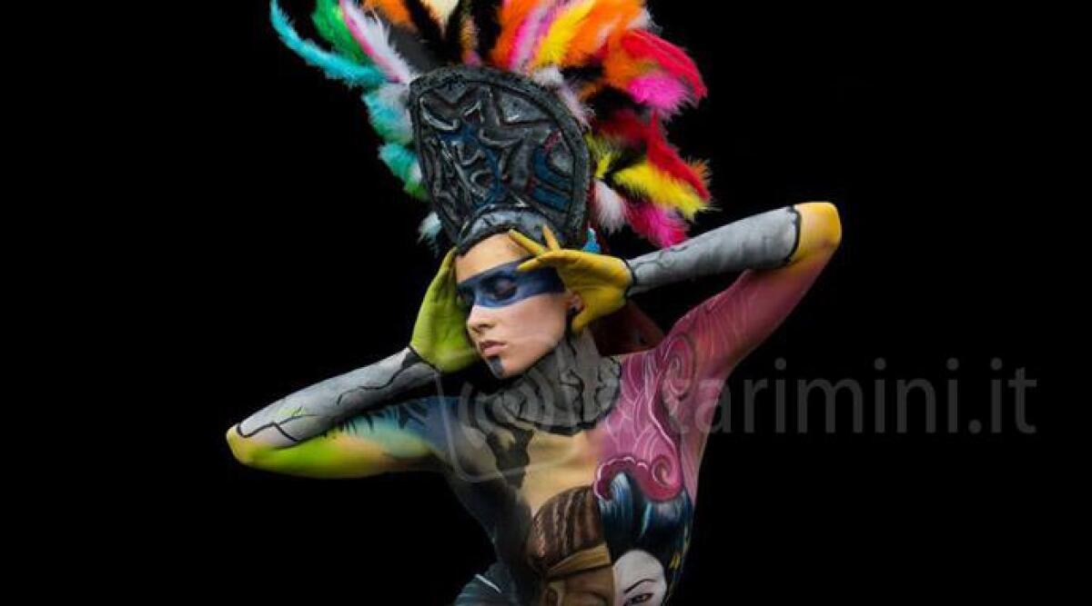 Corpi nudi e dipinti sfilano a Riccione, a tema motogp. Torna il festival del body painting -